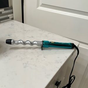 Bed head Tigi spiral curling iron